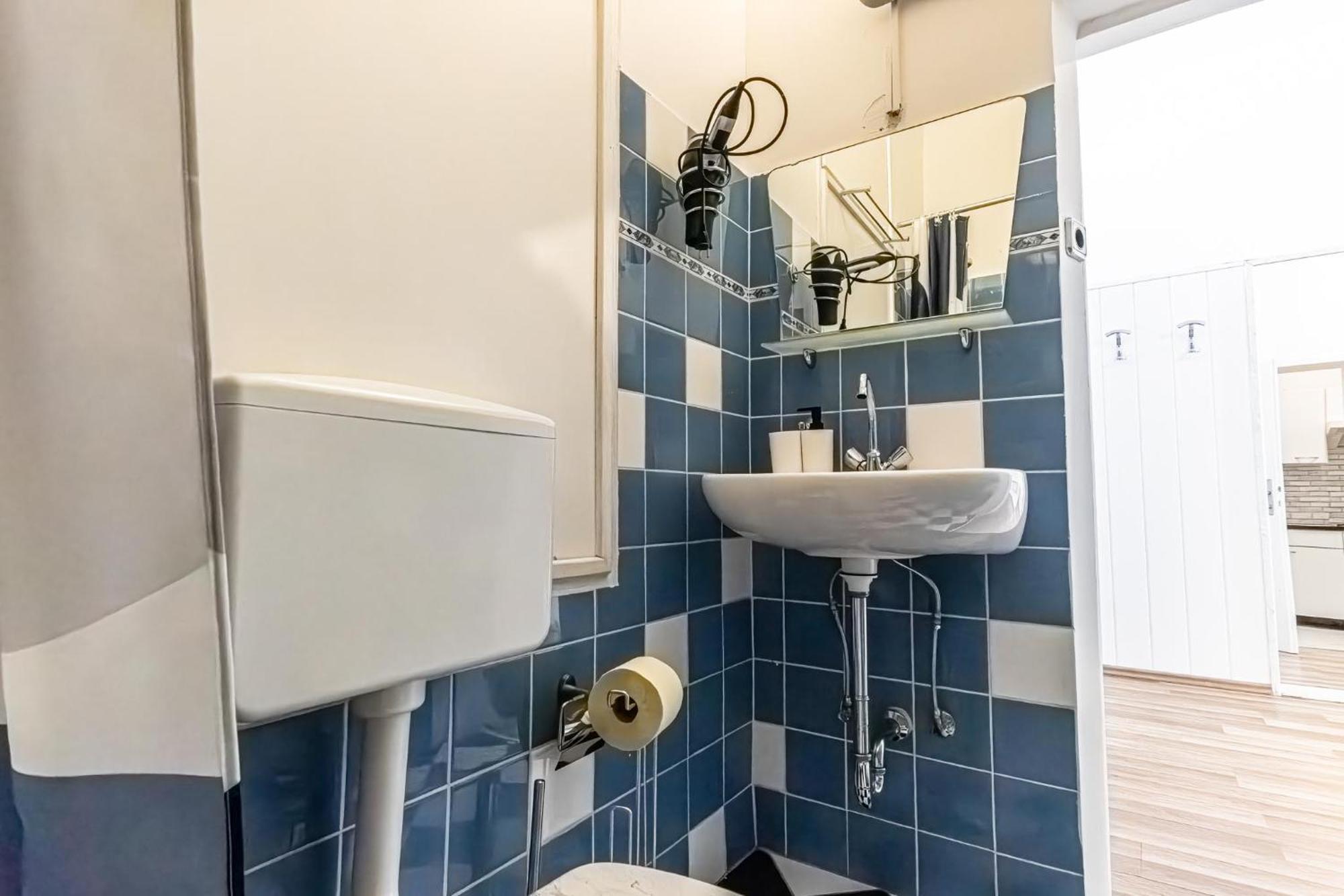 Explore Vienna: 1Br Retreat Near Westbahnhof エクステリア 写真